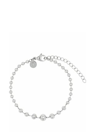 Pulsera de cuentas plateadas con cadena ajustable y cierre de mosquetón, con un pequeño charm redondo cerca del cierre.