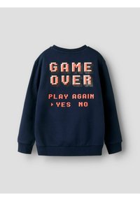 Felpa blu scuro con testo pixelato "GAME OVER" in rosso e bianco, con testo aggiuntivo "PLAY AGAIN" e opzioni "YES NO" sotto.