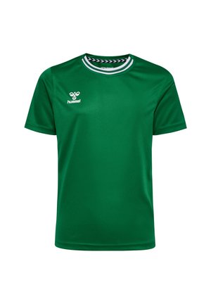 Groen sportt-shirt gemaakt van een gladde stof, met een geribde kraag met zwart-witte accenten en een logo op de linkerkant van de borst.