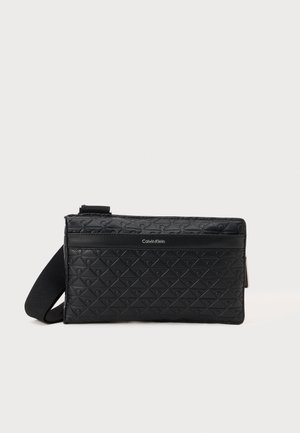 EMBLEM EMBOSS SQUARE SLING - Skuldertasker - black