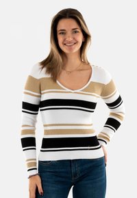 Maglione a righe con coste, nei colori bianco, beige, nero e oro. Presenta un profondo scollo a V e maniche lunghe, con righe a contrasto e tessuto testurizzato.
