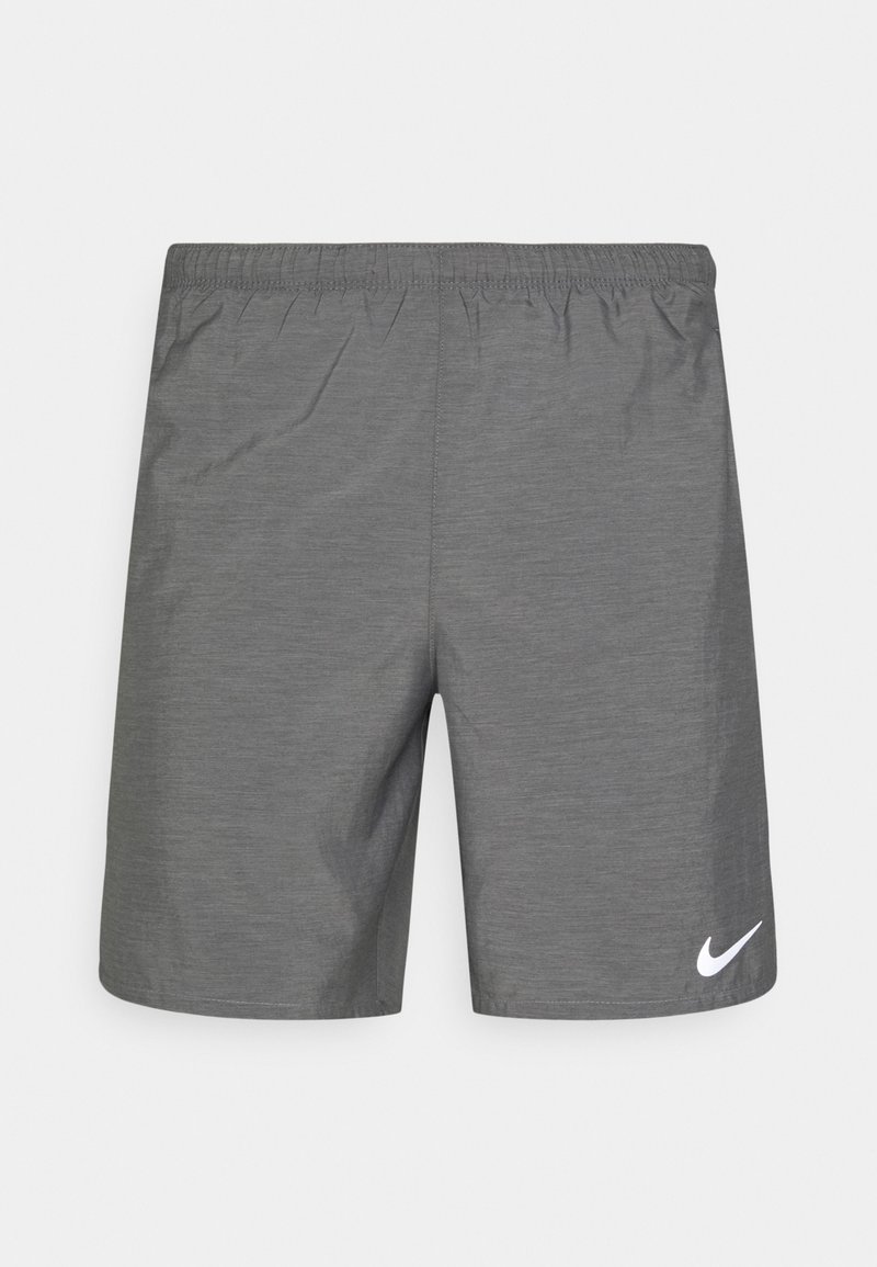Shorts de sport gris avec taille élastique et petit logo blanc Nike Swoosh sur la partie inférieure de la jambe gauche, vus de face.
