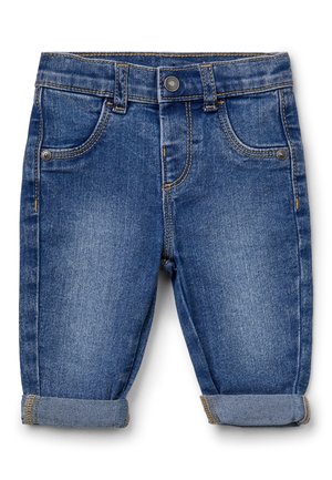 Short en jean bleu moyen retroussé avec poches avant, passants pour ceinture et fermeture par bouton métallique.