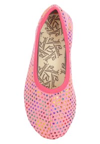 Rosa Stoff-Ballettschuhe mit mehrfarbigen Pailletten in einem gepunkteten Muster, runde Zehenpartie und elastischer Besatz am Einstieg für einen sicheren Sitz.