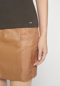 Morgan DOLIA - Débardeur - army