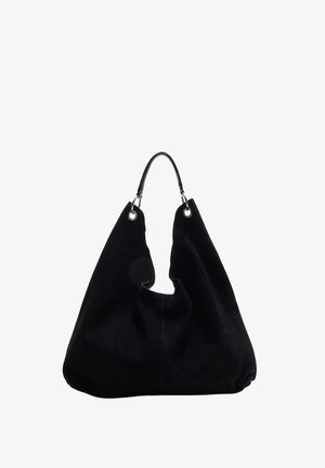 Zwarte suède hobo tas met een zachte, slungelige vorm, featuring een enkele gestikte schouderband en zilveren hardware accenten bij de bevestigingspunten.