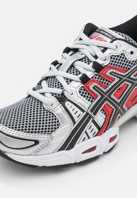 ASICS SportStyle GEL-NIMBUS 9 UNISEX - Sapatilhas - pure silver/classic red