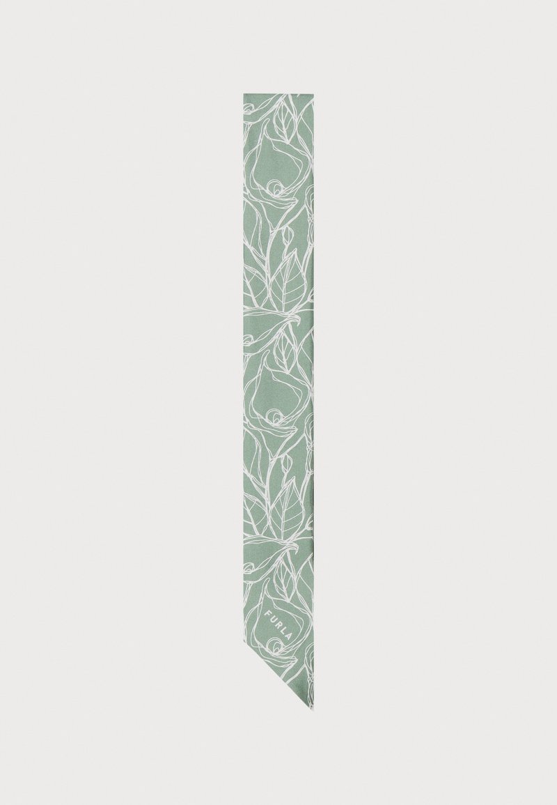 Fita de tecido verde com um desenho floral branco e folhas, ponta afilada e o nome da marca "Furla" impresso perto da base.