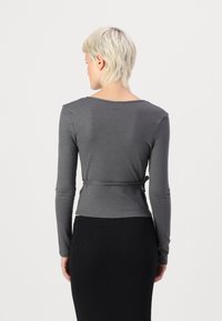 Gina Tricot LONG SLEEVE WRAP - Top dugih rukava - thunderstorm