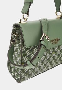 Guess HALLIE - Borsa a mano - grün