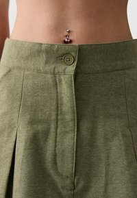 Nike Sportswear X NAOMI OSAKA SKIRT - Miniszoknya - medium olive/blackened blue