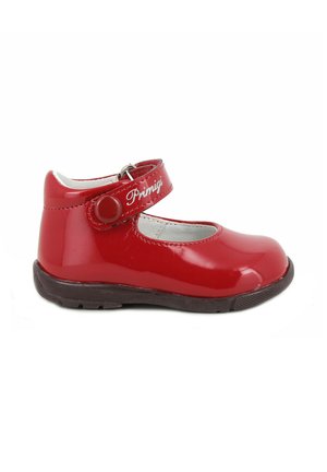 Scarpa Mary Jane in pelle verniciata rossa con cinturino alla caviglia e punta rotonda. Presenta una suola in gomma marrone a contrasto e una fodera interna bianca.