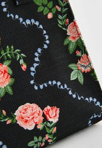Cath Kidston SMALL - REGULAR FIT - Käsilaukku - black rose