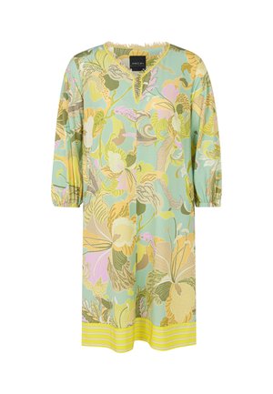 Blumenmusterkleid in Hellgrün mit einem gelb gestreiften Saum und 3/4-Ärmeln. Weicher Stoff mit V-Ausschnitt und Fransenverzierung am Kragen.