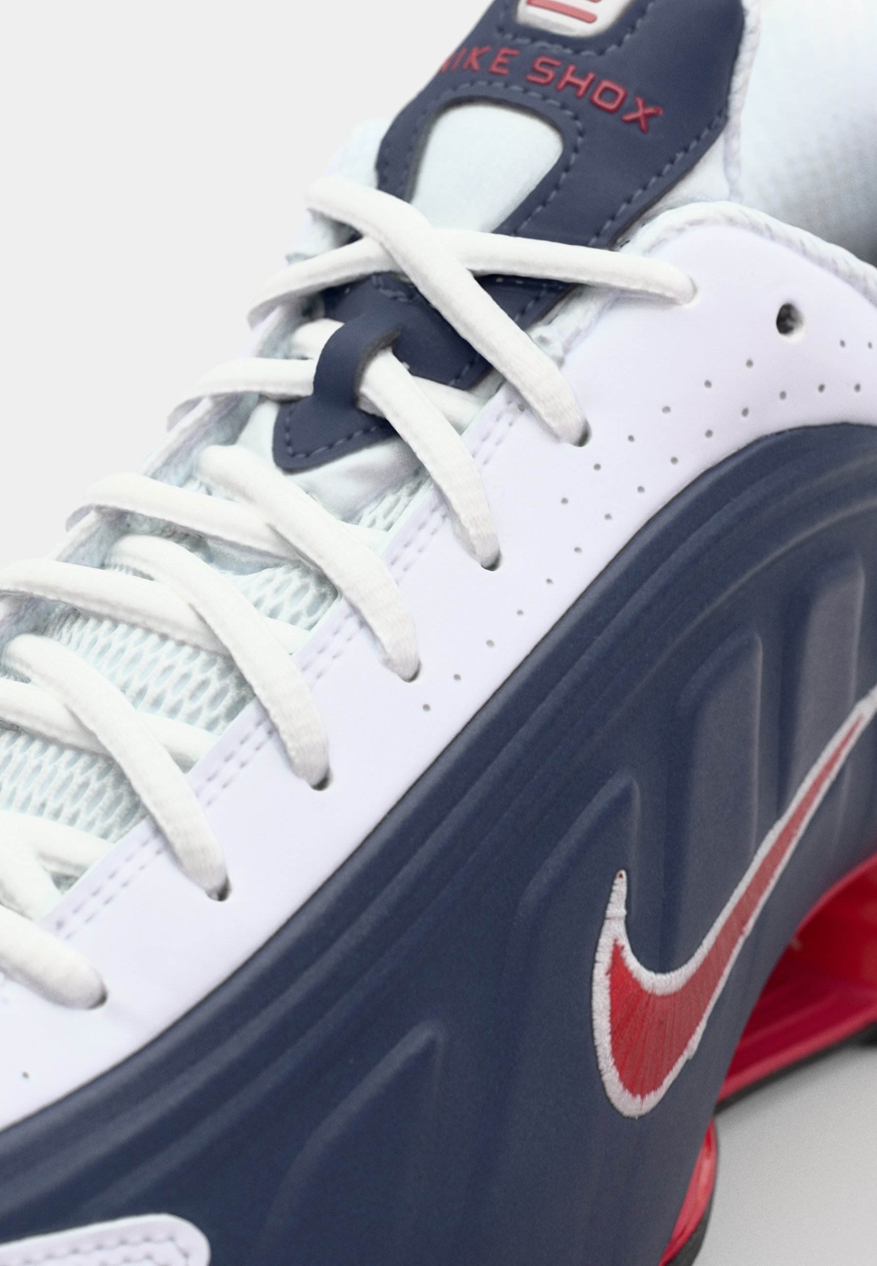 Nike Sportswear SHOX R4 UNISEX - Trainers - midnight navy Nike Sportswear SHOX R4 UNISEX - Trainers - midnight navy