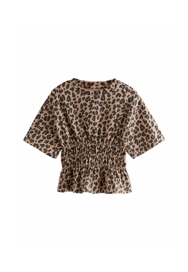 Top med leopardmønster, korte ærmer, samlet talje og flared kant. Stof i en blød tekstur med beige og brune nuancer samt sorte accenter.