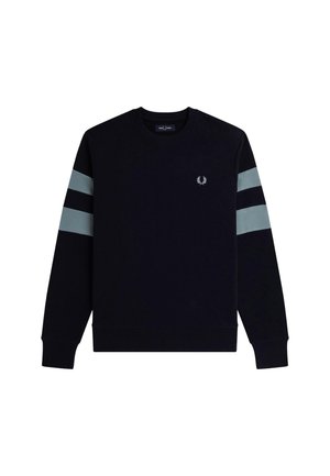 Sudadera navy con cuello redondo, que cuenta con dos rayas azul claro en cada manga y un pequeño logo en el pecho. Textura suave.