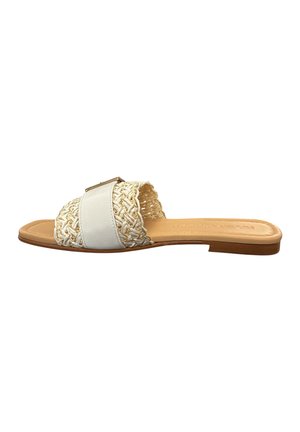 Sandale à glissière tissée avec un design crème et beige, une bride en cuir, une semelle plate et un accent métallique subtil sur la bride.
