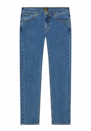 Jeans de mezclilla azul con un diseño de corte recto, estilo de cinco bolsillos y costura en contraste. Presentan una cremallera y un parche con el logo en la cintura.
