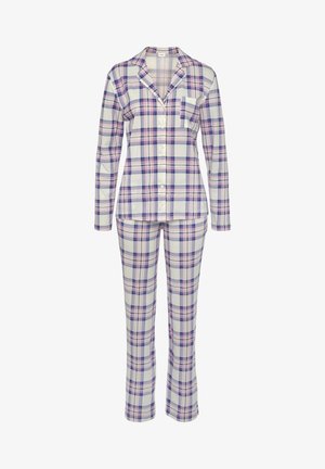 Pijama set s kariranim uzorkom koji uključuje košulju na kopčanje s džepom na prsima i dugim rukavima, te odgovarajuće duge hlače u bijelim, ljubičastim i plavim tonovima.