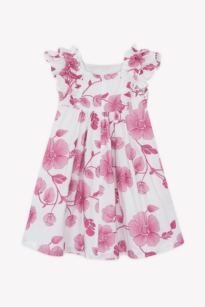 Λευκό φόρεμα με ροζ λουλουδένια σχέδια, μανίκια με βολάν και σφιχτή μέση. Λείο, ελαφρύ ύφασμα με λεπτή υφή.