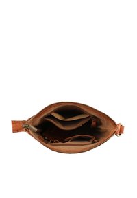 Borsa in pelle marrone con chiusura a zip, caratterizzata da un interno morbido, molteplici scomparti e attacco per tracolla.
