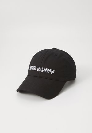 Căciulă de baseball neagră din material textil, cu text brodat alb "RON DORFF" pe față. Vizor curbat și design cu șase panouri.