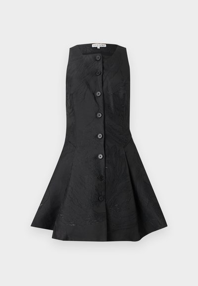 Μαύρο αμάνικο φόρεμα με φλοράλ ζακάρ μοτίβο και κουμπιά μπροστά, σχεδιασμένο από τη Stine Goya.