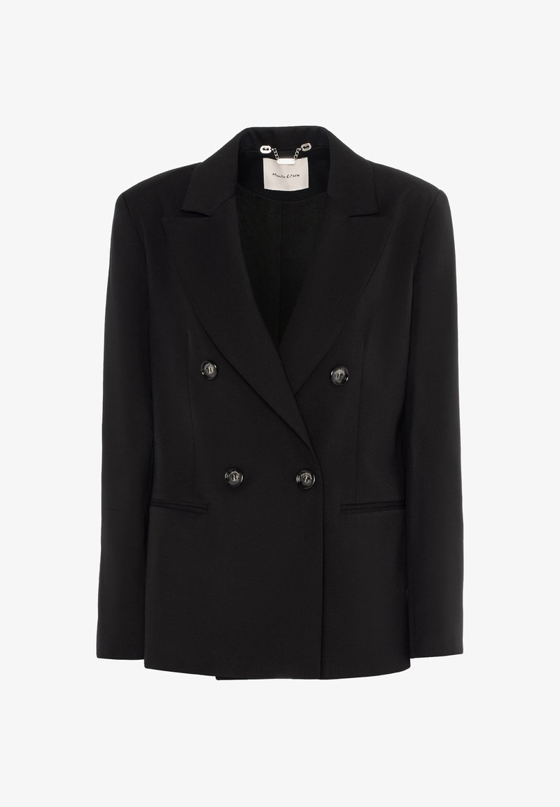 Blazer nero doppiopetto con vestibilità su misura, revers a punta e due tasche frontali. Presenta bottoni neri lucidi e una texture liscia.