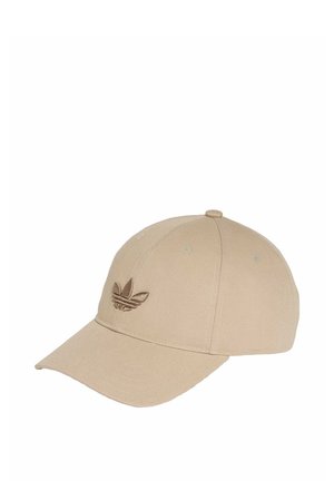 Cappellino da baseball beige con visiera curva e logo Adidas trefoil ricamato sul pannello anteriore.