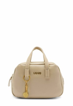 Borsa a tracolla in pelle beige con accessori dorati, forma rotonda, doppio manico e un charm attaccato a un occhiello, con il nome del marchio "LIUJO."