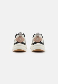 Champion COUNTESS - Tréningová obuv - offwhite/black/grey
