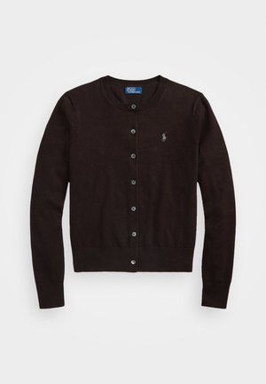 Cardigan marrone realizzato in materiale morbido, con scollatura rotonda, bottoni frontali e un piccolo logo ricamato sul petto.