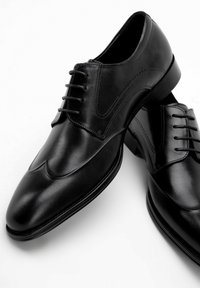 WITTCHEN Veterschoenen - black
