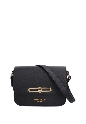Borsa a tracolla in pelle nera con finitura texturizzata, a forma piatta, con accessori in metallo dorato e tracolla. Presenta il logo del marchio in rilievo.