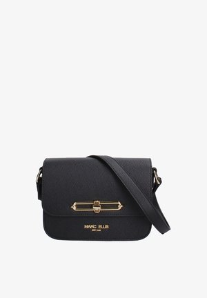 Borsa a tracolla in pelle nera con finitura texturizzata, a forma piatta, con accessori in metallo dorato e tracolla. Presenta il logo del marchio in rilievo.