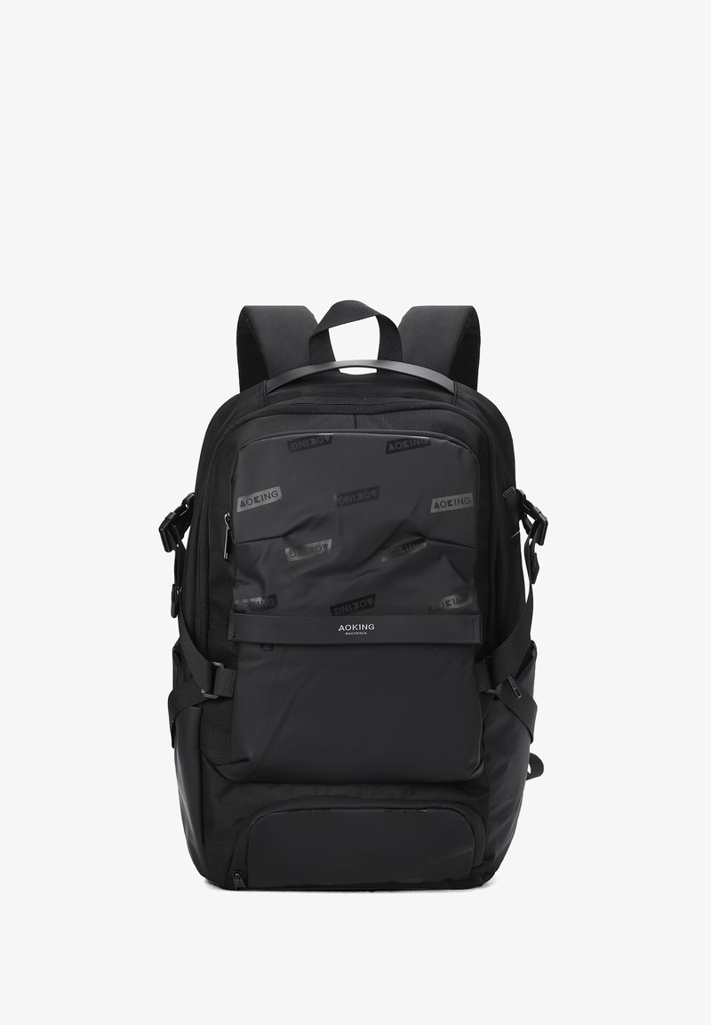 Sac à dos noir avec panneaux texturés et accents lisses. Équipé de bretelles ajustables, de plusieurs compartiments zippés et d'un fond renforcé.