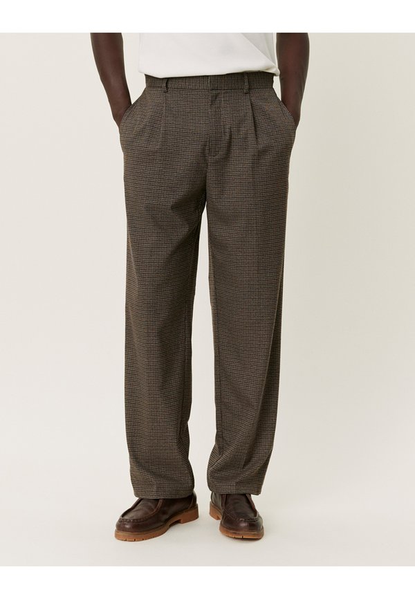 REECE SUIT 2.0 - Trousers - sand
