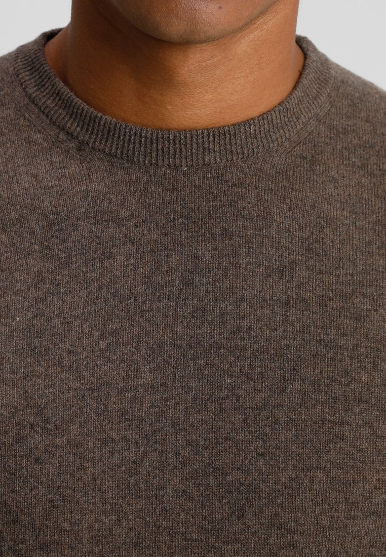 Benetton BASIC CREWNECK Strikkegenser brown Zalando.no Benetton BASIC CREWNECK Strikkegenser brown Zalando.no