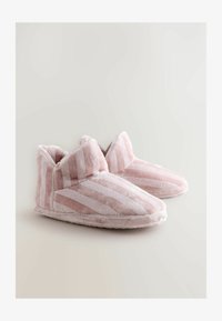 Selezionato, pink stripe