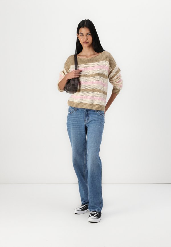 Slouchy Off-the-Shoulder Sweater - Jumper2