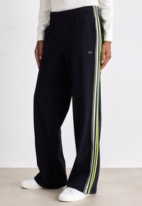 Lacoste Treniņtērpa apakšdaļas - abysm