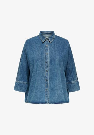 Modra denim jakna s zapiranjem na gumb, 3/4 rokavi in klasičen ovratnik, predstavljena na beli podlagi.