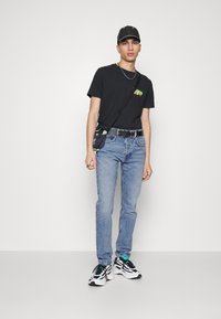 Pepe Jeans CALLEN CROPPED - Calças de ganga de corte afunilado - denim