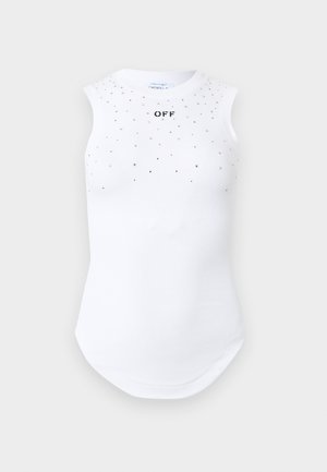Canottiera bianca senza maniche a coste con piccoli strass sparsi e la parola "OFF" ricamata vicino al colletto.