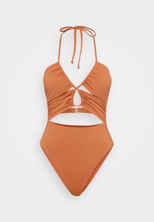 Oranžs bikinis ar halter jostu un izgriezuma dizainu. Iespējamie savārstījumi, regulējamas saites un augsto jostasvietu apakšdaļa. Gluda tekstūra.