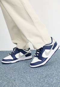 DUNK UNISEX - Sapatilhas - midnight navy/light smoke grey/summit white/white
