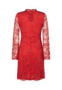 Robe en dentelle rouge avec de longues manches transparentes, des motifs floraux, un col montant et un dos en clé. Bordure festonnée le long des poignets et de l'ourlet.