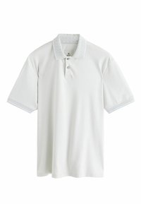 Hvid polo-shirt lavet af bomuld, med et mønstret krave og kantdetaljer. Korte ærmer med en klassisk pasform og tre-knaps lukning.