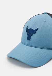 Under Armour PROJECT ROCK TRUCKER UNISEX - Boné - mississippi/academy
